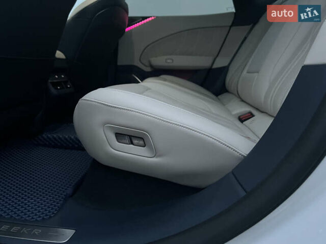 Білий Zeekr 007, об'ємом двигуна 0 л та пробігом 20 тис. км за 38500 $, фото 19 на Automoto.ua