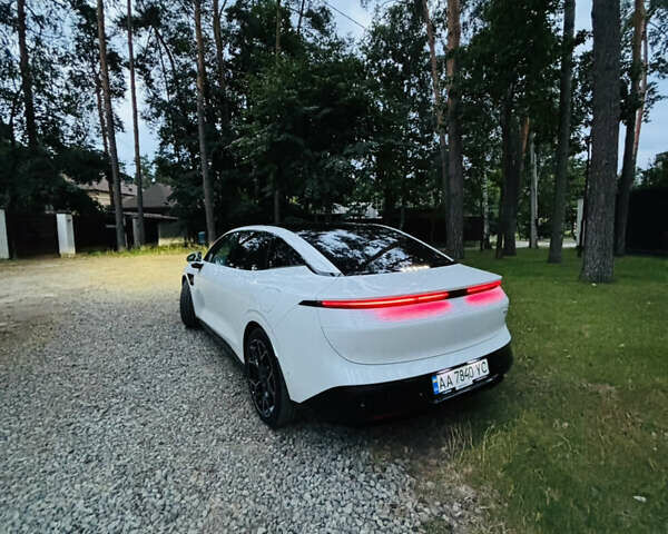 Белый Zeekr 007, объемом двигателя 0 л и пробегом 15 тыс. км за 36500 $, фото 27 на Automoto.ua