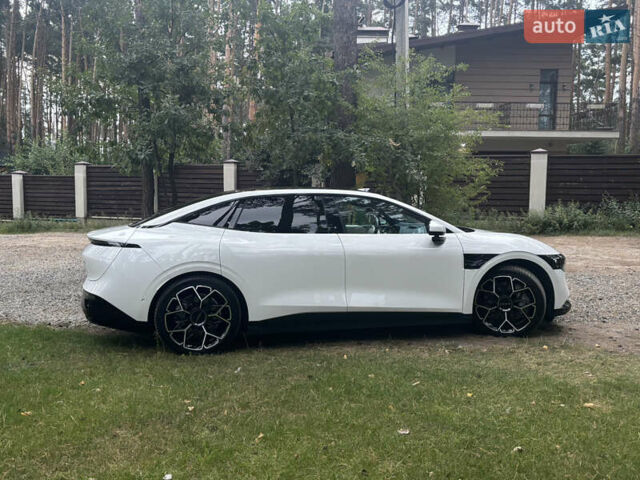Белый Zeekr 007, объемом двигателя 0 л и пробегом 15 тыс. км за 36500 $, фото 14 на Automoto.ua