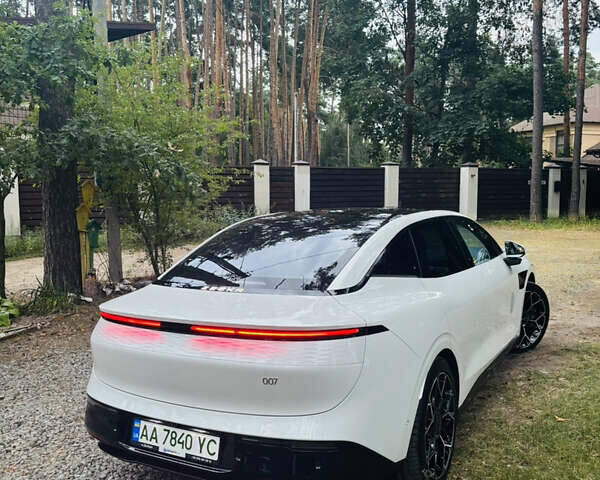 Белый Zeekr 007, объемом двигателя 0 л и пробегом 15 тыс. км за 36500 $, фото 10 на Automoto.ua