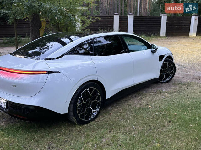 Белый Zeekr 007, объемом двигателя 0 л и пробегом 15 тыс. км за 36500 $, фото 30 на Automoto.ua