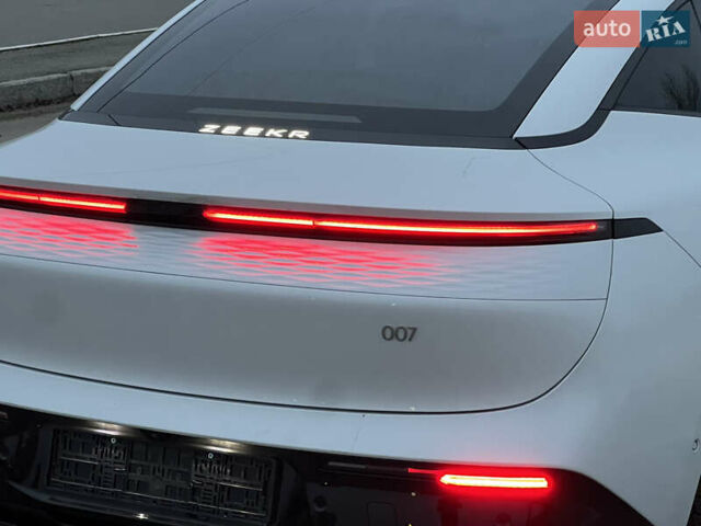 Білий Zeekr 007, об'ємом двигуна 0 л та пробігом 20 тис. км за 38500 $, фото 8 на Automoto.ua