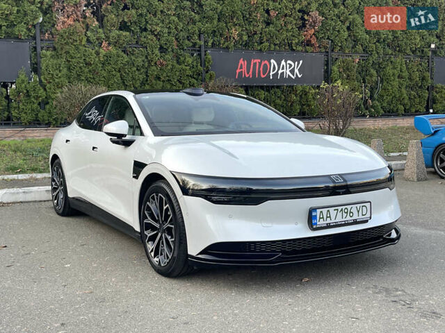 Белый Zeekr 007, объемом двигателя 0 л и пробегом 5 тыс. км за 38300 $, фото 8 на Automoto.ua