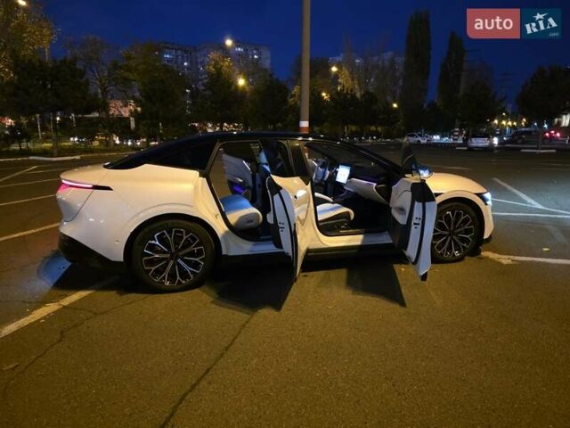Белый Zeekr 007, объемом двигателя 0 л и пробегом 5 тыс. км за 33997 $, фото 3 на Automoto.ua
