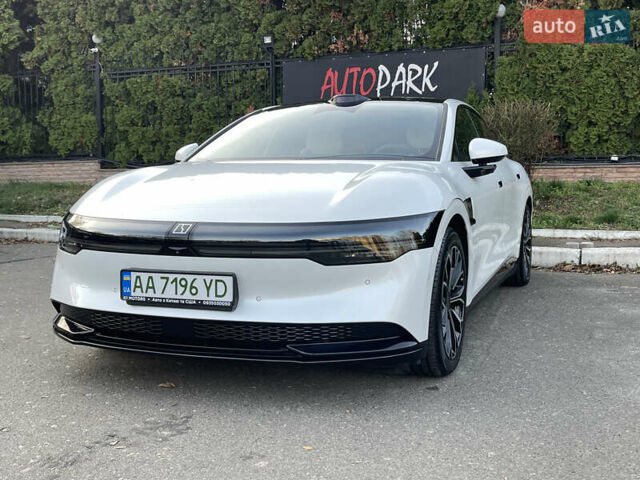 Белый Zeekr 007, объемом двигателя 0 л и пробегом 5 тыс. км за 38300 $, фото 6 на Automoto.ua