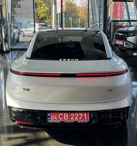 Белый Zeekr 007, объемом двигателя 0 л и пробегом 7 тыс. км за 34000 $, фото 5 на Automoto.ua
