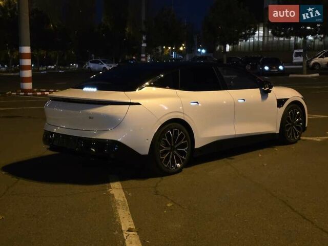 Белый Zeekr 007, объемом двигателя 0 л и пробегом 5 тыс. км за 33997 $, фото 19 на Automoto.ua