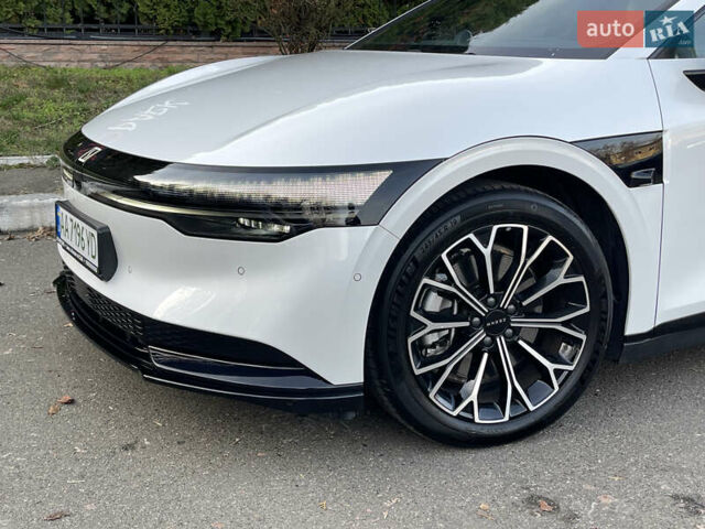 Белый Zeekr 007, объемом двигателя 0 л и пробегом 5 тыс. км за 38300 $, фото 2 на Automoto.ua