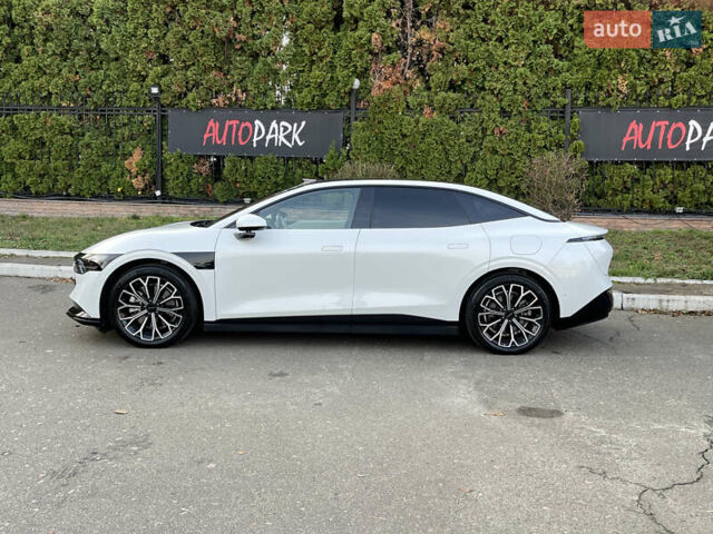 Белый Zeekr 007, объемом двигателя 0 л и пробегом 5 тыс. км за 38300 $, фото 4 на Automoto.ua