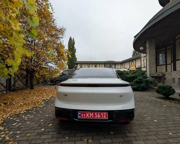 Белый Zeekr 007, объемом двигателя 0 л и пробегом 9 тыс. км за 31500 $, фото 4 на Automoto.ua