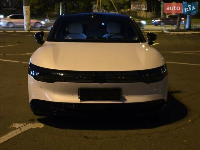 Белый Zeekr 007, объемом двигателя 0 л и пробегом 5 тыс. км за 33997 $, фото 14 на Automoto.ua
