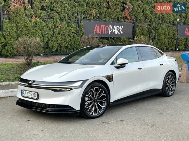 Белый Zeekr 007, объемом двигателя 0 л и пробегом 5 тыс. км за 38300 $, фото 1 на Automoto.ua