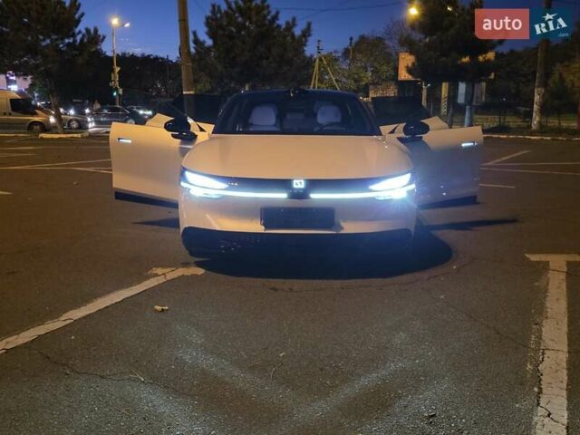 Белый Zeekr 007, объемом двигателя 0 л и пробегом 5 тыс. км за 33997 $, фото 1 на Automoto.ua