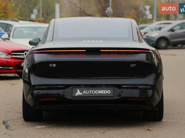 Черный Zeekr 007, объемом двигателя 0 л и пробегом 12 тыс. км за 33900 $, фото 6 на Automoto.ua