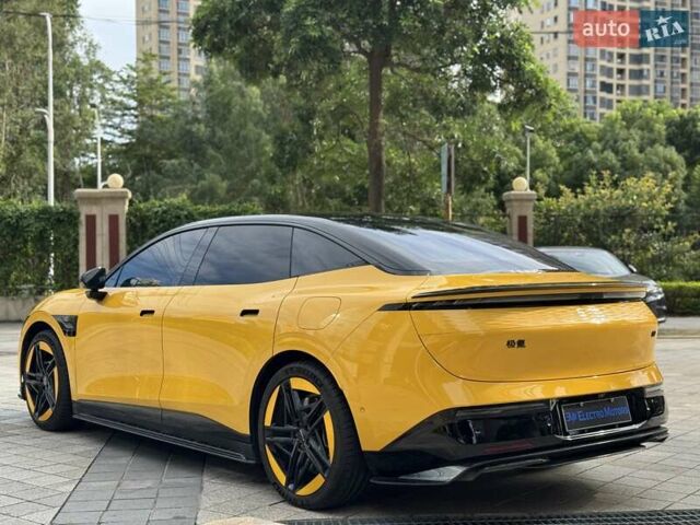 Жовтий Zeekr 007, об'ємом двигуна 0 л та пробігом 11 тис. км за 39999 $, фото 3 на Automoto.ua