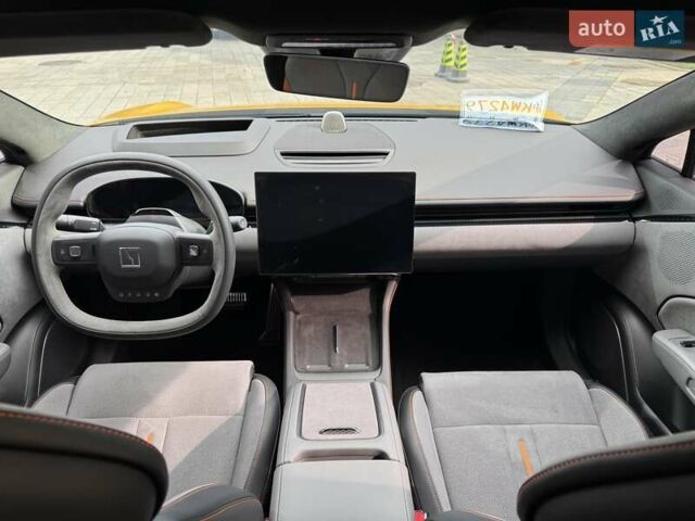 Жовтий Zeekr 007, об'ємом двигуна 0 л та пробігом 11 тис. км за 39999 $, фото 12 на Automoto.ua