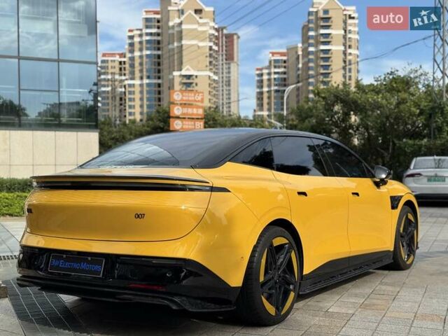 Жовтий Zeekr 007, об'ємом двигуна 0 л та пробігом 11 тис. км за 39999 $, фото 2 на Automoto.ua