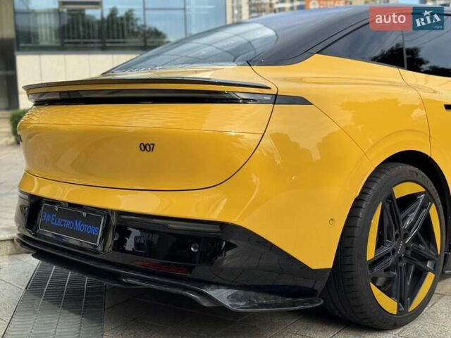 Жовтий Zeekr 007, об'ємом двигуна 0 л та пробігом 11 тис. км за 39999 $, фото 7 на Automoto.ua