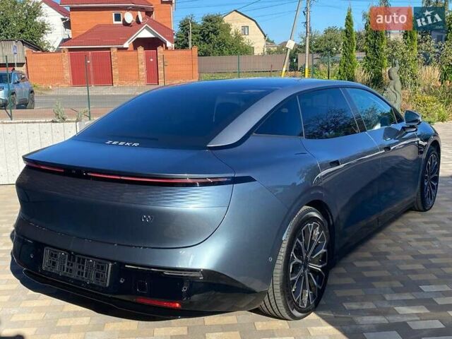Синий Zeekr 007, объемом двигателя 0 л и пробегом 5 тыс. км за 34600 $, фото 3 на Automoto.ua