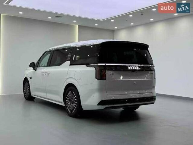 Белый Zeekr 009, объемом двигателя 0 л и пробегом 14 тыс. км за 68700 $, фото 3 на Automoto.ua