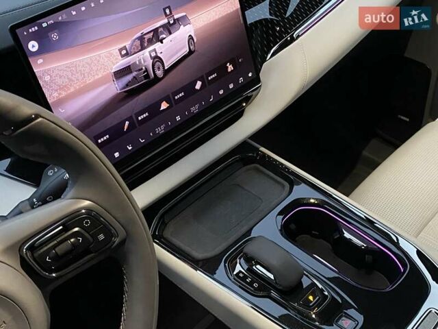 Белый Zeekr 009, объемом двигателя 0 л и пробегом 14 тыс. км за 68700 $, фото 13 на Automoto.ua