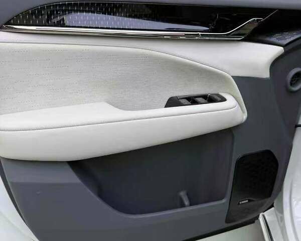 Белый Zeekr 009, объемом двигателя 0 л и пробегом 14 тыс. км за 68700 $, фото 5 на Automoto.ua