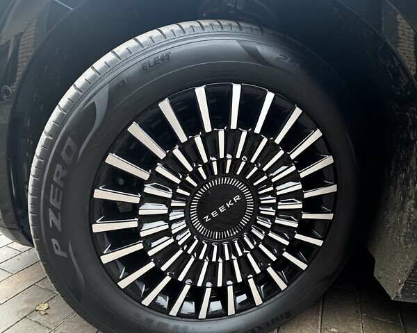 Черный Zeekr 009, объемом двигателя 0 л и пробегом 16 тыс. км за 75000 $, фото 3 на Automoto.ua