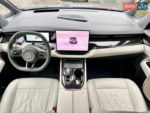 Серый Zeekr 009, объемом двигателя 0 л и пробегом 11 тыс. км за 68999 $, фото 41 на Automoto.ua