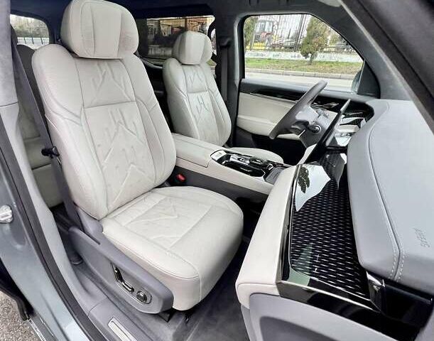 Серый Zeekr 009, объемом двигателя 0 л и пробегом 11 тыс. км за 68999 $, фото 68 на Automoto.ua