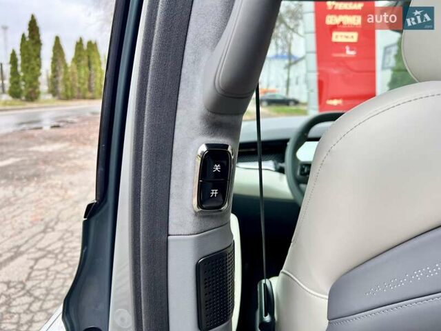 Серый Zeekr 009, объемом двигателя 0 л и пробегом 11 тыс. км за 68999 $, фото 38 на Automoto.ua