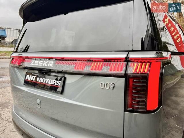 Серый Zeekr 009, объемом двигателя 0 л и пробегом 11 тыс. км за 68999 $, фото 13 на Automoto.ua