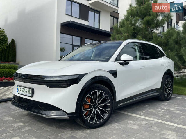 Білий Zeekr 7X, об'ємом двигуна 0 л та пробігом 6 тис. км за 46499 $, фото 5 на Automoto.ua