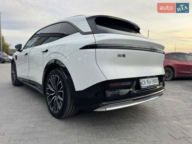 Белый Zeekr 7X, объемом двигателя 0 л и пробегом 10 тыс. км за 43500 $, фото 3 на Automoto.ua