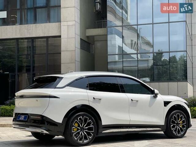 Белый Zeekr 7X, объемом двигателя 0 л и пробегом 15 тыс. км за 41900 $, фото 2 на Automoto.ua