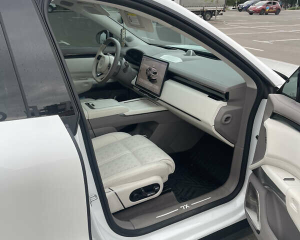 Білий Zeekr 7X, об'ємом двигуна 0 л та пробігом 14 тис. км за 37500 $, фото 6 на Automoto.ua