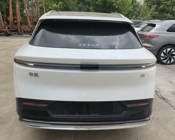 Білий Zeekr 7X, об'ємом двигуна 0 л та пробігом 9 тис. км за 33600 $, фото 4 на Automoto.ua