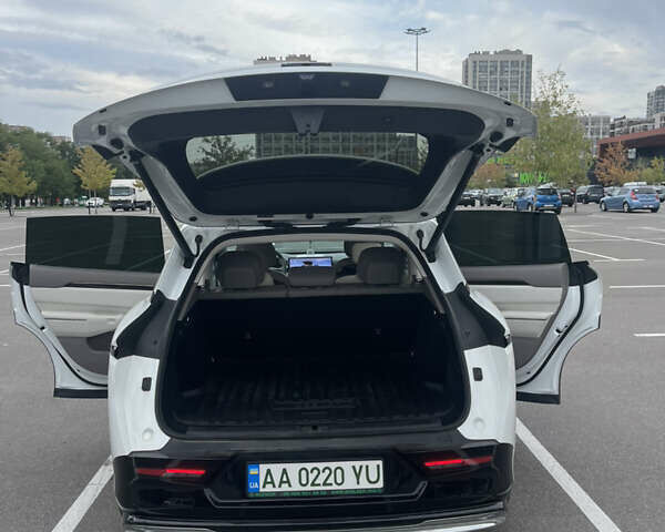 Білий Zeekr 7X, об'ємом двигуна 0 л та пробігом 14 тис. км за 37500 $, фото 4 на Automoto.ua