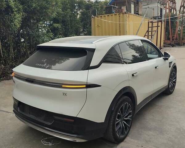 Білий Zeekr 7X, об'ємом двигуна 0 л та пробігом 19 тис. км за 33600 $, фото 4 на Automoto.ua