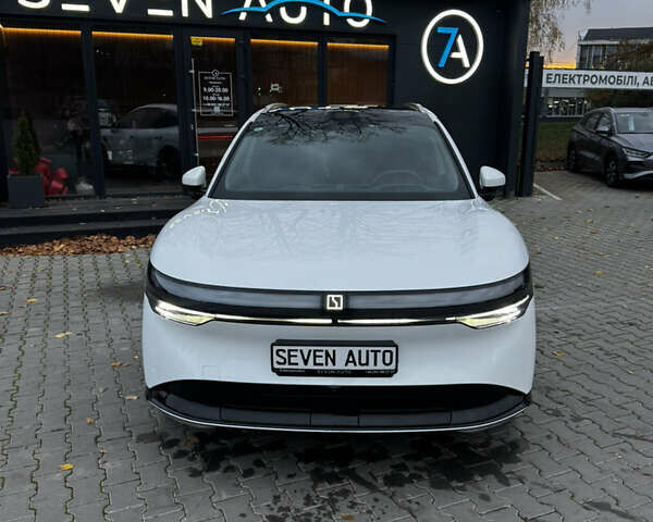 Zeekr 7X 2025 в Черновцах на Automoto.ua Белый Zeekr 7X, объемом двигателя 0 л и пробегом 1 тыс. км за 44999 $, фото 3 на Automoto.ua