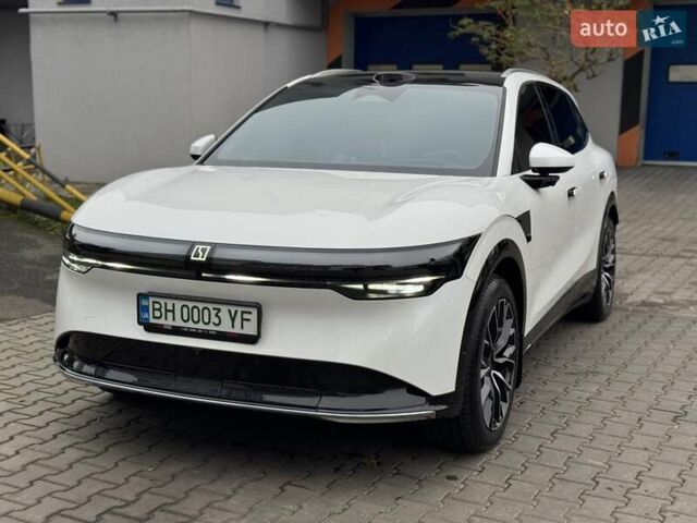 Білий Zeekr 7X, об'ємом двигуна 0 л та пробігом 4 тис. км за 45500 $, фото 1 на Automoto.ua