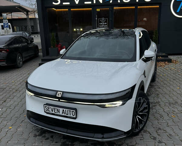 Zeekr 7X 2025 в Черновцах на Automoto.ua Белый Zeekr 7X, объемом двигателя 0 л и пробегом 1 тыс. км за 44999 $, фото 1 на Automoto.ua