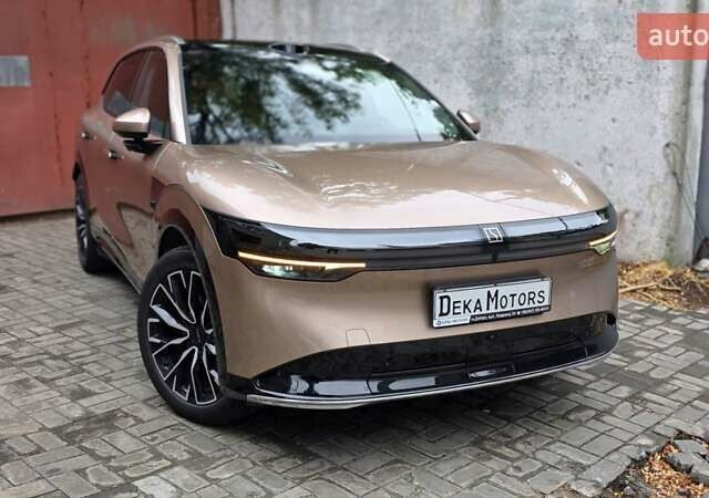 Коричневий Zeekr 7X, об'ємом двигуна 0 л та пробігом 8 тис. км за 39900 $, фото 1 на Automoto.ua