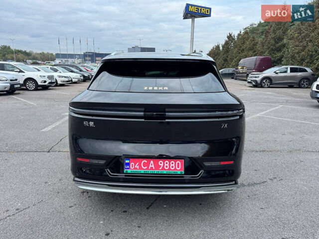 Красный Zeekr 7X, объемом двигателя 0 л и пробегом 13 тыс. км за 44999 $, фото 5 на Automoto.ua