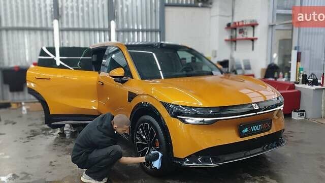 Zeekr 7X 2024 у Києві на Automoto.ua Помаранчевий Zeekr 7X, об'ємом двигуна 0 л та пробігом 6 тис. км за 38999 $, фото 9 на Automoto.ua
