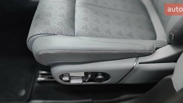 Zeekr 7X 2024 у Києві на Automoto.ua Помаранчевий Zeekr 7X, об'ємом двигуна 0 л та пробігом 6 тис. км за 38999 $, фото 44 на Automoto.ua