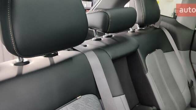 Zeekr 7X 2024 у Києві на Automoto.ua Помаранчевий Zeekr 7X, об'ємом двигуна 0 л та пробігом 6 тис. км за 38999 $, фото 26 на Automoto.ua