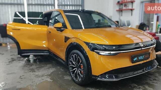 Zeekr 7X 2024 у Києві на Automoto.ua Помаранчевий Zeekr 7X, об'ємом двигуна 0 л та пробігом 6 тис. км за 38999 $, фото 16 на Automoto.ua