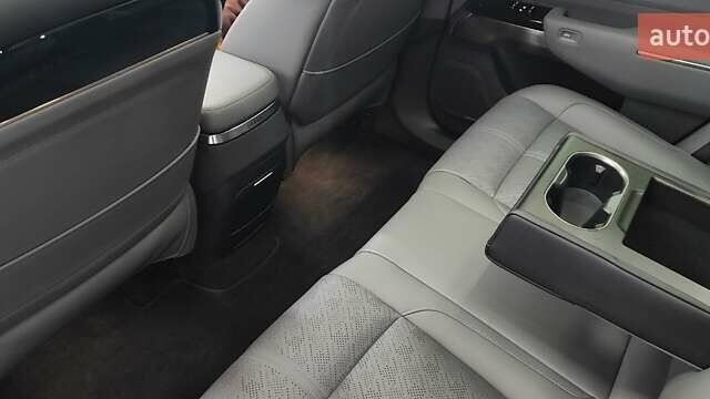 Zeekr 7X 2024 у Києві на Automoto.ua Помаранчевий Zeekr 7X, об'ємом двигуна 0 л та пробігом 6 тис. км за 38999 $, фото 54 на Automoto.ua