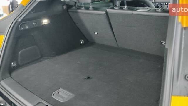 Zeekr 7X 2024 у Києві на Automoto.ua Помаранчевий Zeekr 7X, об'ємом двигуна 0 л та пробігом 6 тис. км за 38999 $, фото 37 на Automoto.ua