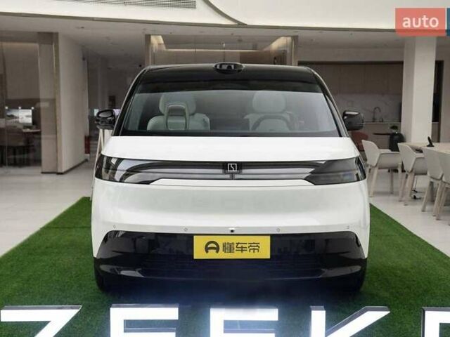 Белый Zeekr Mix, объемом двигателя 0 л и пробегом 1 тыс. км за 45777 $, фото 5 на Automoto.ua